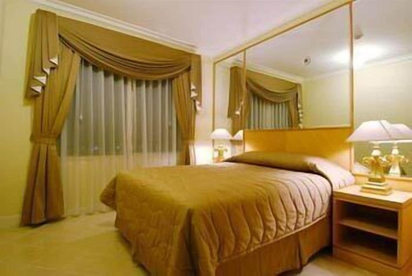 Batavia Hotel & Serviced Apartments Jakarta Buitenkant foto