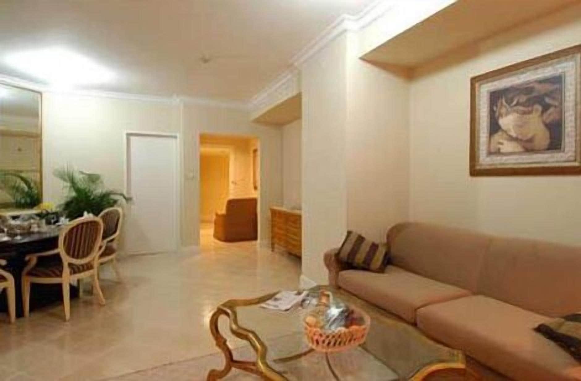 Batavia Hotel & Serviced Apartments Jakarta Buitenkant foto