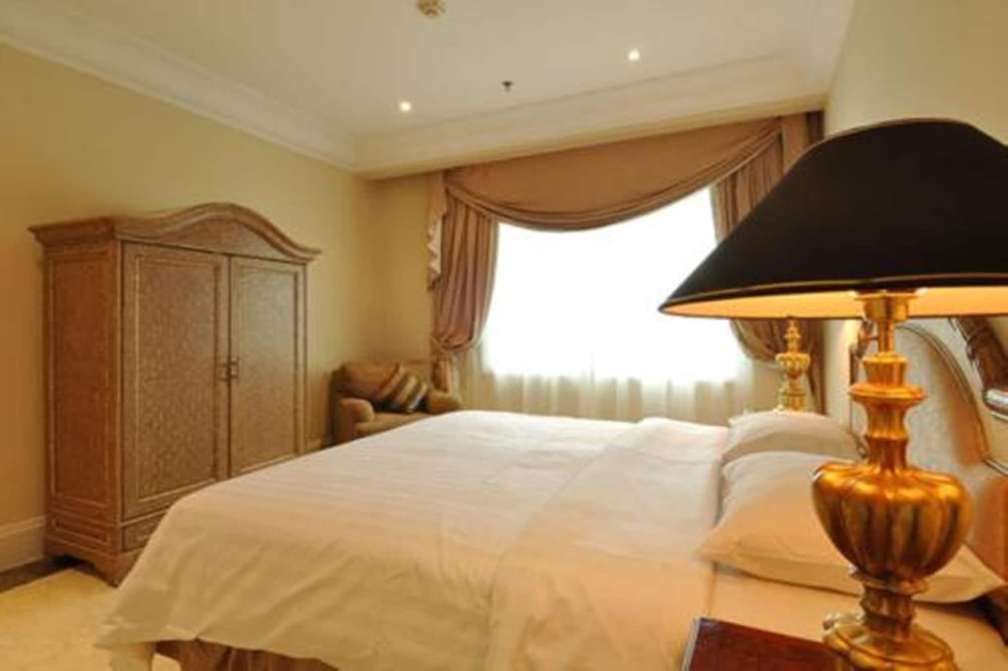 Batavia Hotel & Serviced Apartments Jakarta Buitenkant foto