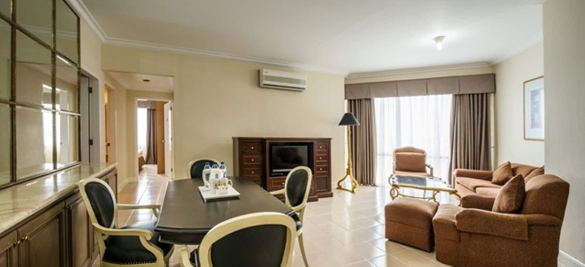 Batavia Hotel & Serviced Apartments Jakarta Buitenkant foto