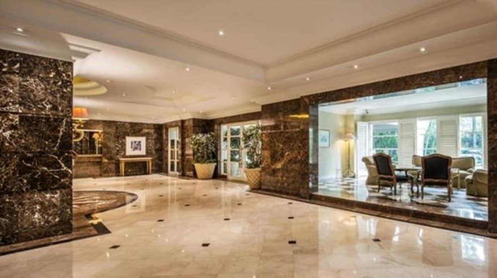 Batavia Hotel & Serviced Apartments Jakarta Buitenkant foto
