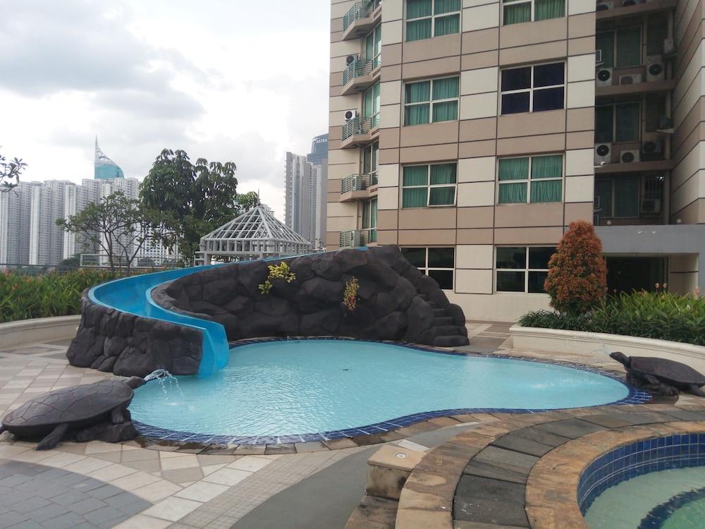 Batavia Hotel & Serviced Apartments Jakarta Buitenkant foto
