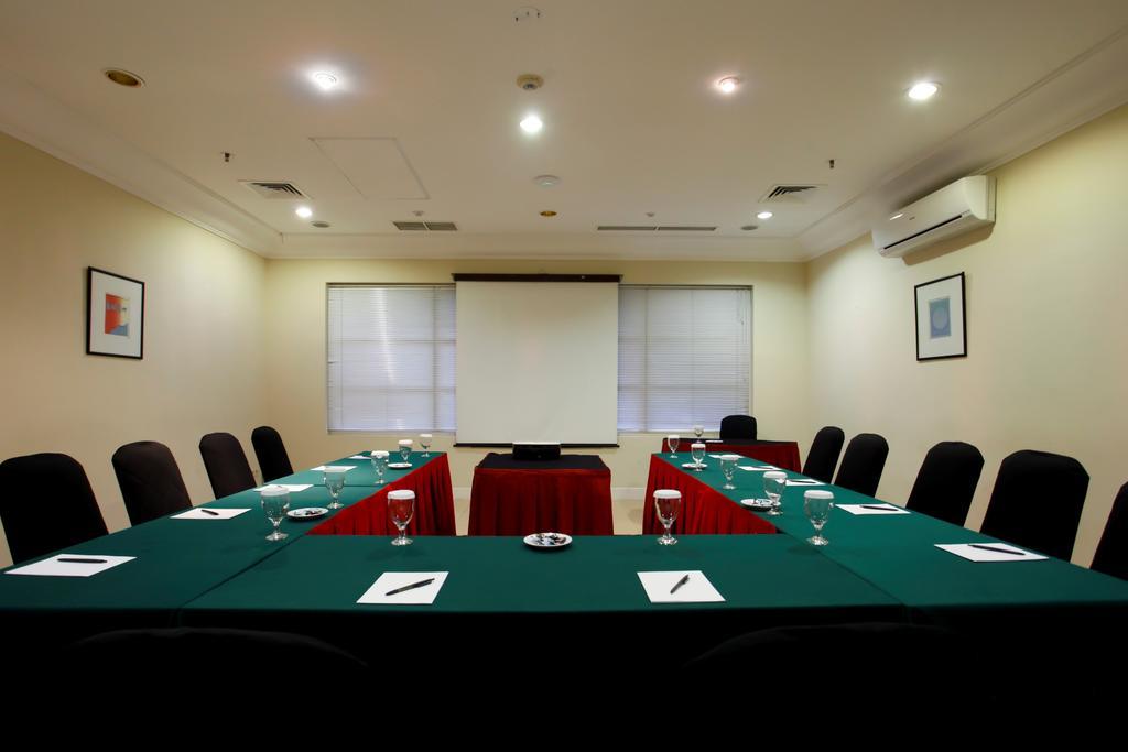 Batavia Hotel & Serviced Apartments Jakarta Buitenkant foto