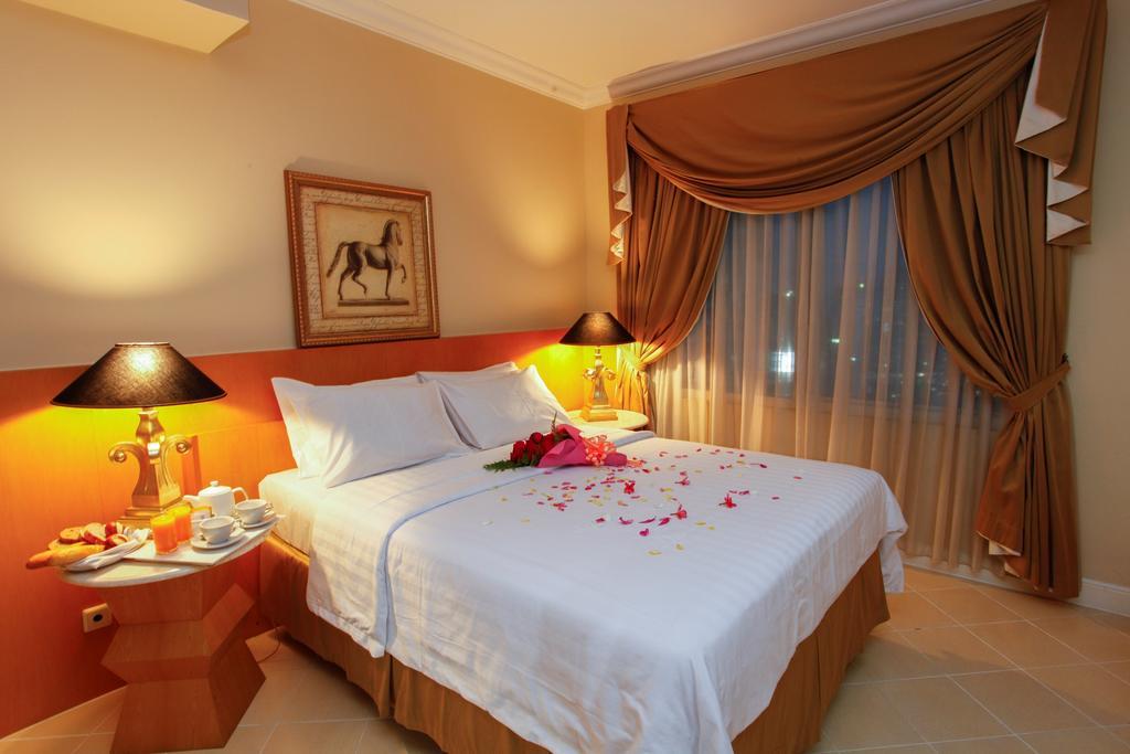 Batavia Hotel & Serviced Apartments Jakarta Buitenkant foto
