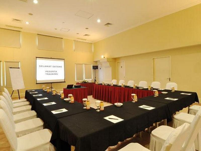Batavia Hotel & Serviced Apartments Jakarta Buitenkant foto
