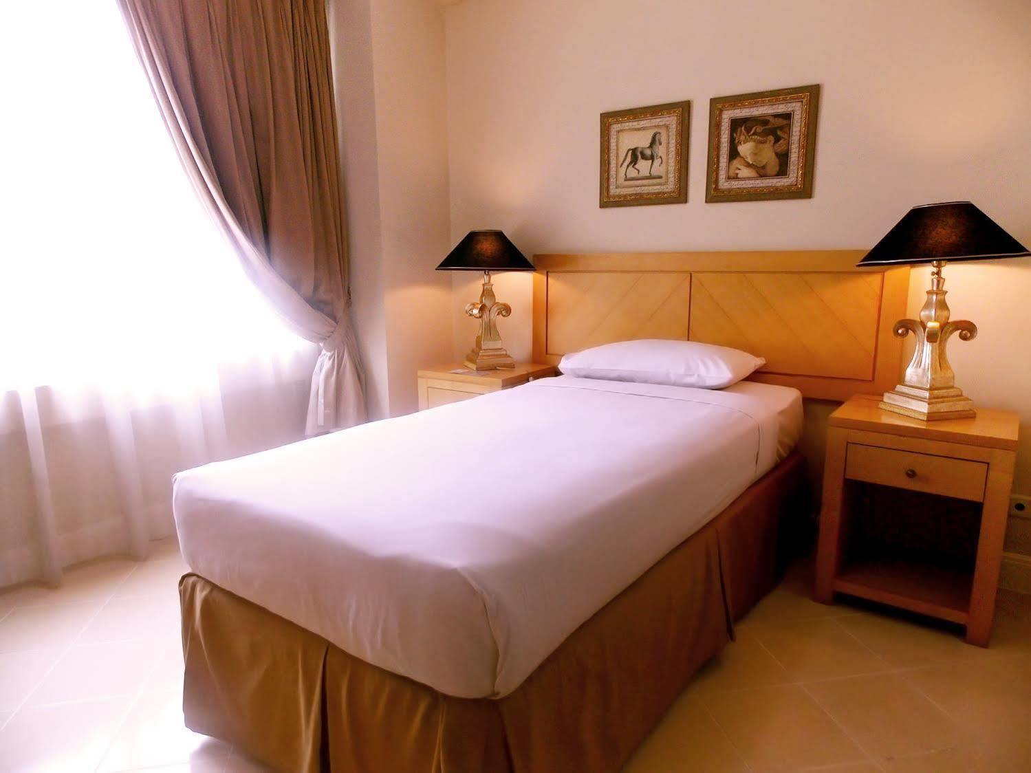 Batavia Hotel & Serviced Apartments Jakarta Buitenkant foto
