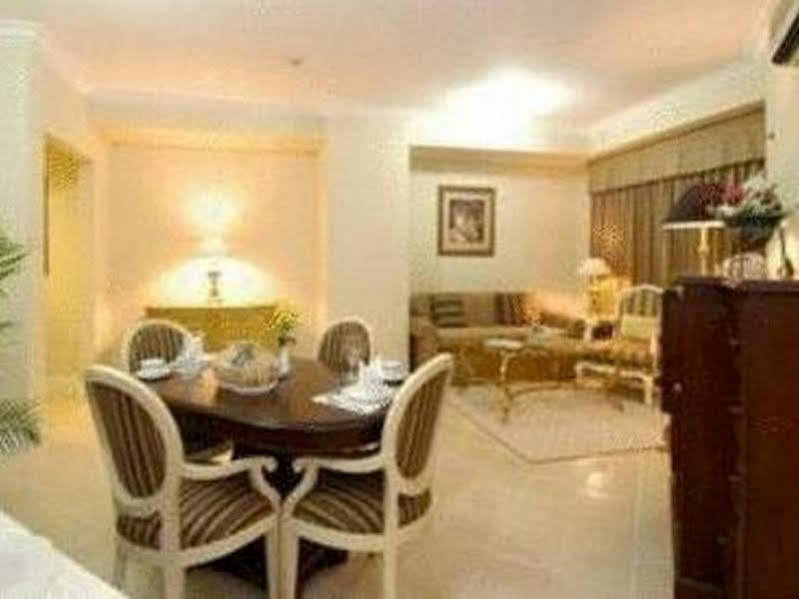 Batavia Hotel & Serviced Apartments Jakarta Buitenkant foto